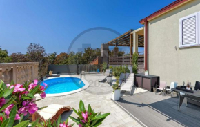 Beautiful Home In Smrika With Wifi